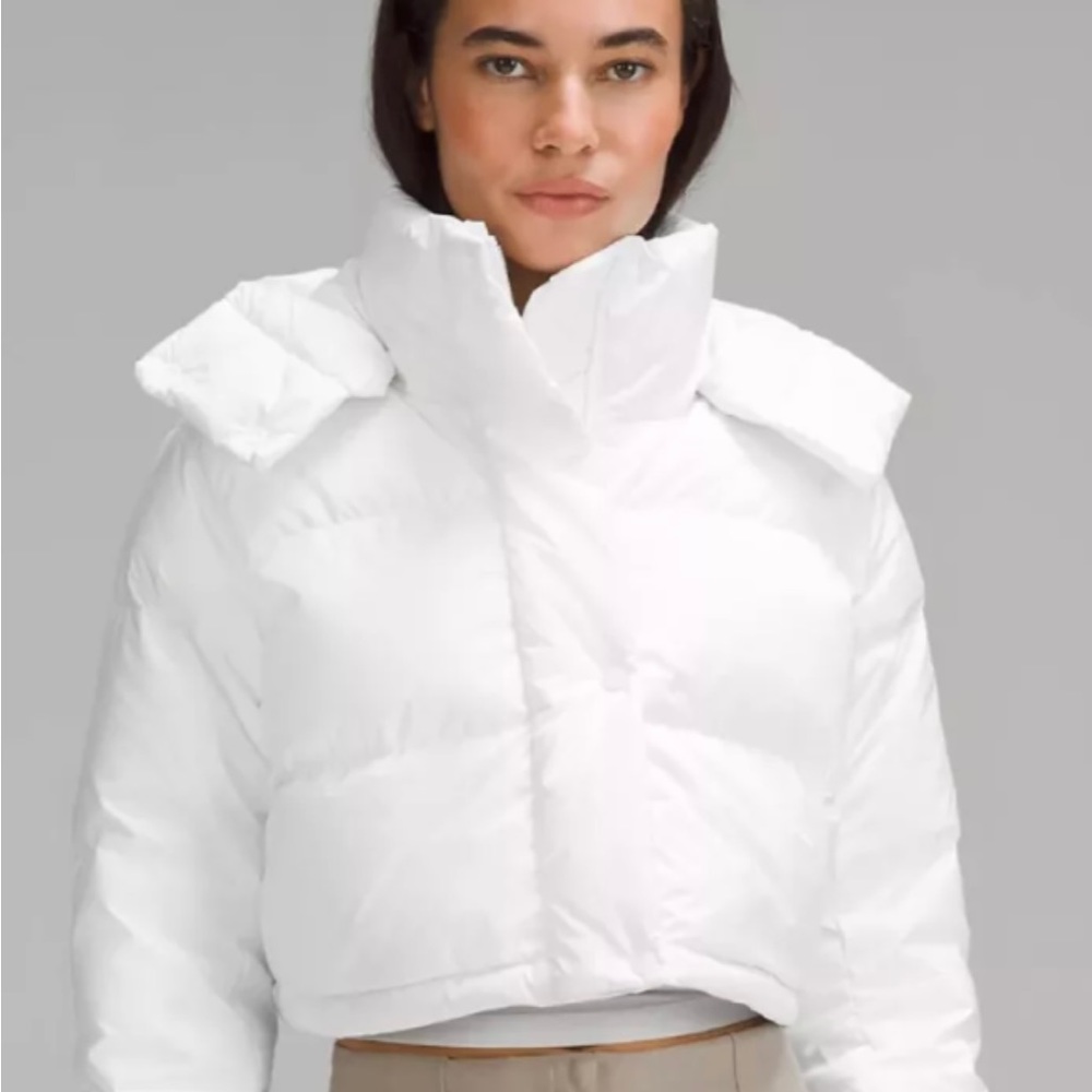 Relaxed fit feels roomy and can be worn over larger layers. Size 4.